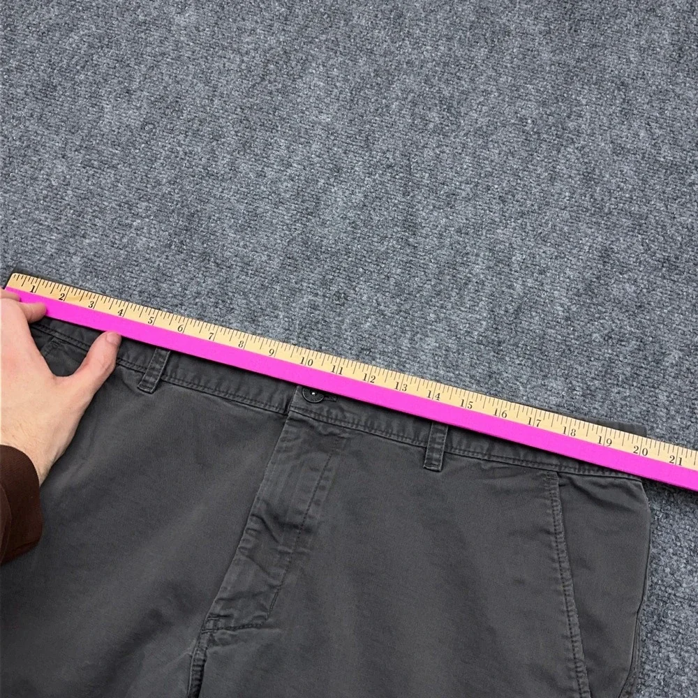 The North Face Pants Men 40x31 Gray Stretch Cotton Chino Hiking Faded Zip Pocket